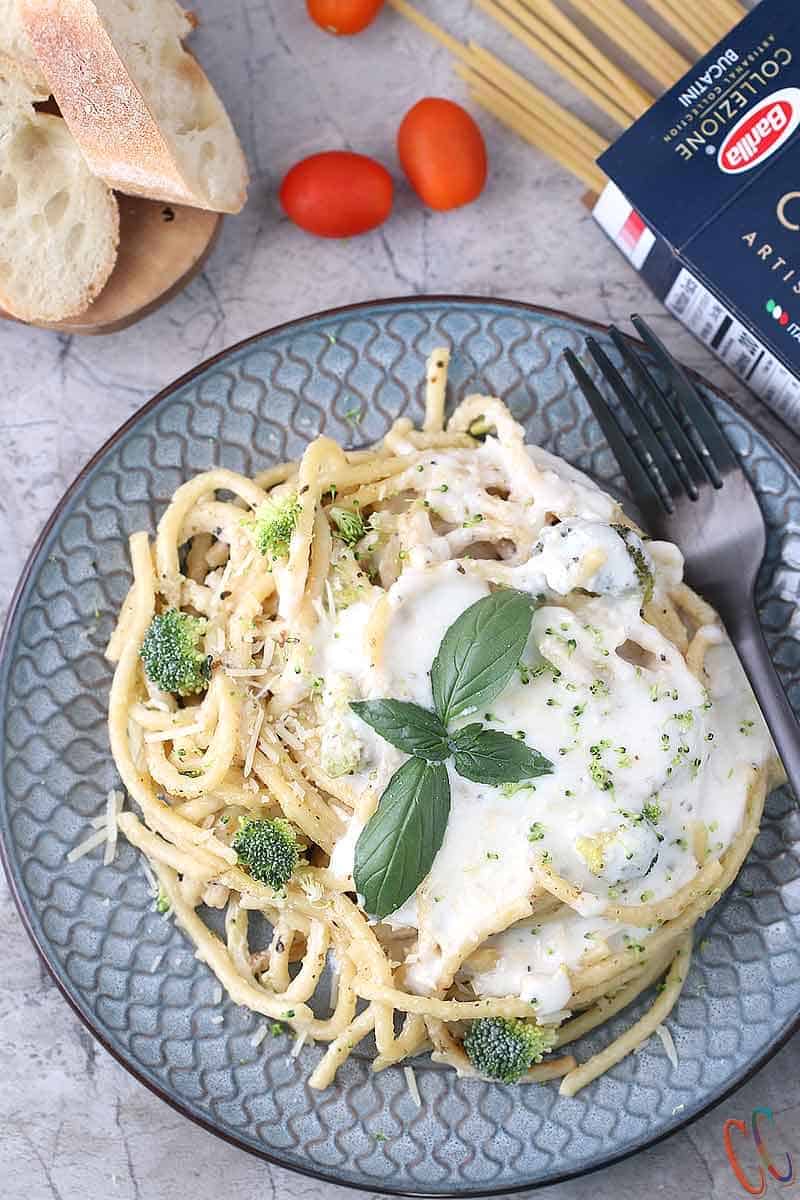 Alfredo broccoli pasta