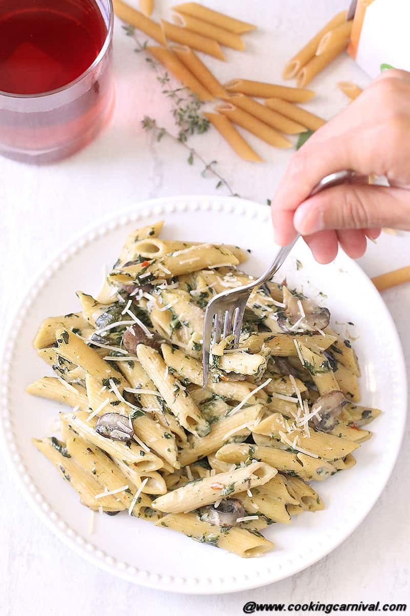One Pot Creamy Mushroom And Spinach Pasta